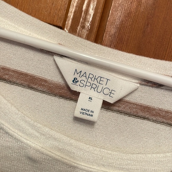 Casual short sleeve top. Longer in the back to cover your “assets”. - Picture 2 of 3